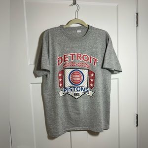 Men’s large vintage Detroit Pistons t shirt